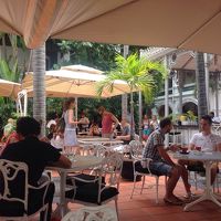 開放的なレストランが併設されています