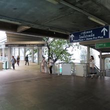 通路が二手に分かれてます