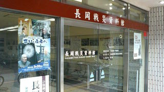 落下した焼夷弾の模型など迫力の品もあり