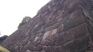 石垣が印象的です。