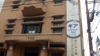 三条通のレトロなビル