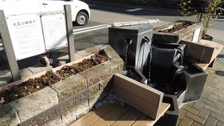 ベンチ併設の井戸