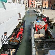 小運河を行くゴンドラ