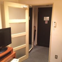 内扉が廊下の音を防いでくれます