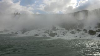 アメリカ側とカナダ側の両方から見た