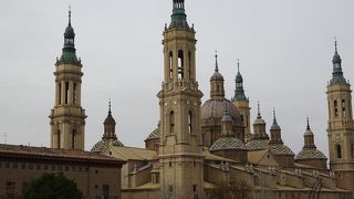 川べりからの眺めもよい