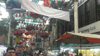 真ん中の店・・歩きにくいんですけど～