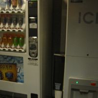 製氷器と自動販売機