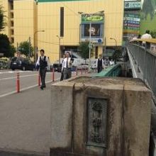 ＪＲ水道橋駅から黄色いビル方面へ徒歩１分。