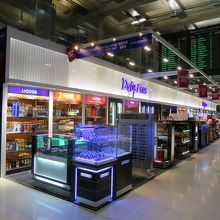 すぐに免税店まで到着