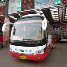 駅前バスターミナルから泰安行きのバスで１時間。
