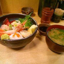 海七丼８５０円＋あおさ味噌汁６０円