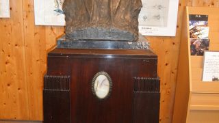 忠犬ハチ公の飼い主として有名な東京帝国大学の先生