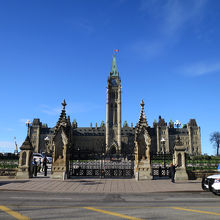 テロ事件後だったので、パトカーの姿もありました