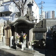 浄閑寺　新吉原総霊塔