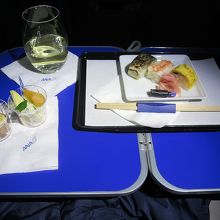 軽食にはお寿司をいただきました