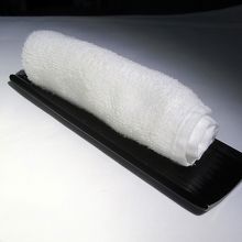 おしぼりはトレーに乗せられて登場…質感が高いですね