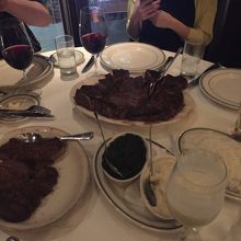 皿からはみ出そう！