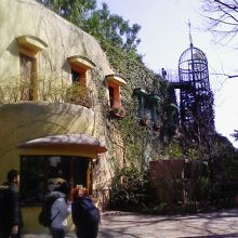 このニセの受付がトトロのいる場所です。