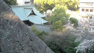 赤塗り　テーマ・パークのよう