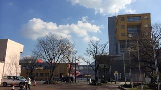 小倉駅北口にある、コンベンション施設の中核。