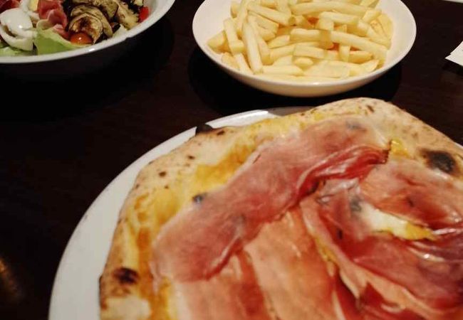 ペペリーノ ピザ & グリル