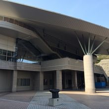 公園内の施設であるアクシオン福岡。