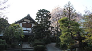 広尾の商店街の先にあるお寺