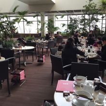 テラス席の方がゆったりできる