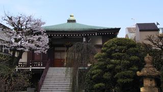 テレ朝通りに面するお寺