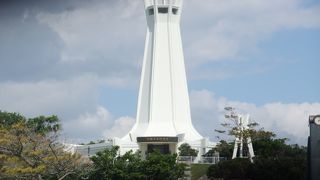 世界に平和を訴える壮大なモニュメント