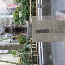 正面から見ると季節感が無い