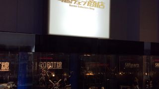 東西自由通路の中