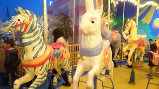 動物いっぱいのメリーゴーランド