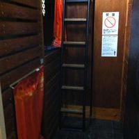 ３段ベッドの下と真ん中のベッド