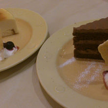 チーズケーキとチョコレートケーキ