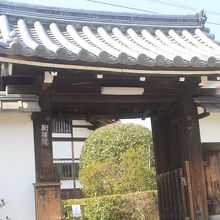 かわいい山門です。