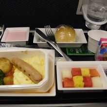 帰国便の機内食。