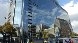 天満橋にある大型商業ビル
