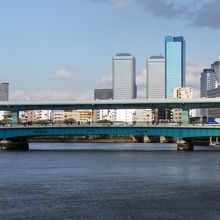 天満橋　八軒家船乗場から写す