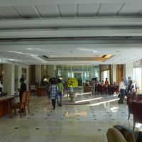 ロビーはケバケバしく無く落ち着けます