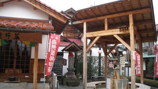 温泉街散策で足湯・飲泉「薬師の湯」に出会った！！