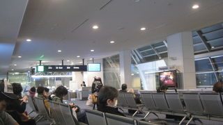 明るい出発エリア