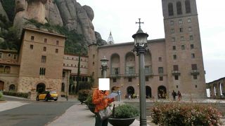 バルセロナから小旅行気分で訪問できます。