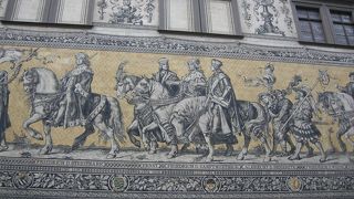 マイセン磁器タイルを使用した壁画