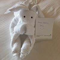 バレンタインだったのでベッドにタオルアートが