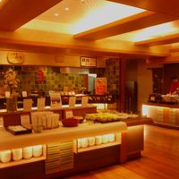 バイキングの様子。品数豊富。