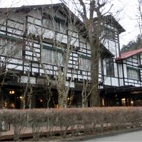 カフェテラス側から見た建物