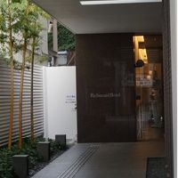 ロビーへのエントランス。右側にはレストランも。