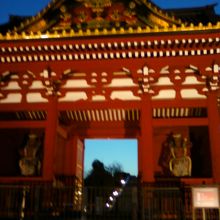 夜は特に迫力があります。